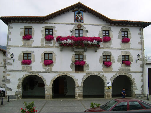 centro modle Arantza Village Hall