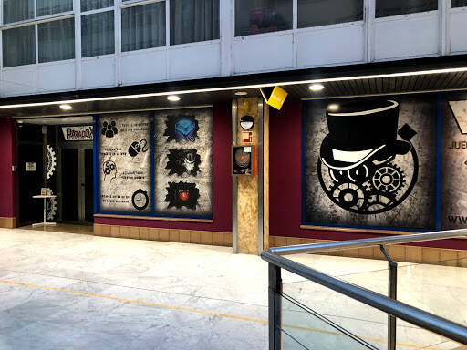 centro modle The Paradox Room